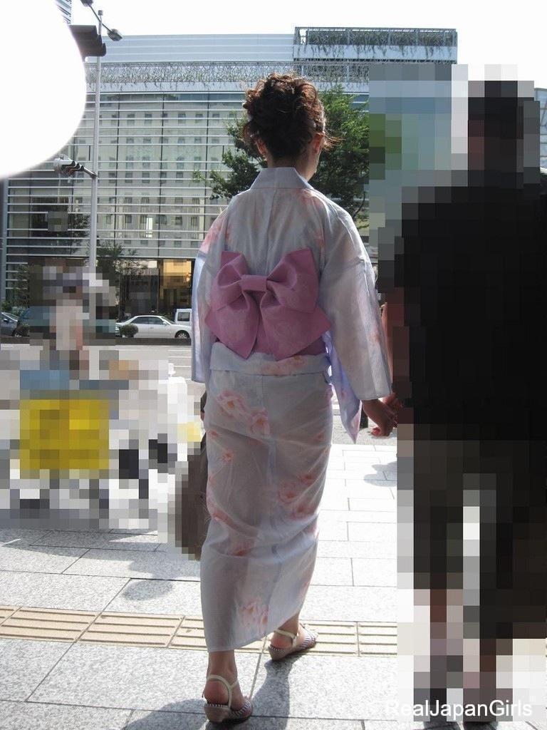 “Traditional Yukata Girls Caught in Upskirt”