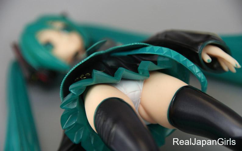 “Sculpted Bodies Caught in Erotic Moments”